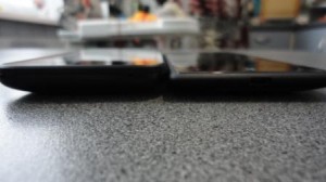 сравнение толщины HTC Windows Phone 8x и THL W3+